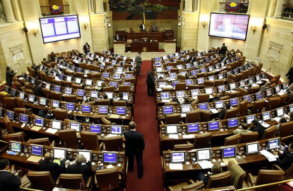 El proyecto plantea también la remisión de las ausencias por parte de las mesas directivas de las Cámaras y de las Comisiones constitucionales al Consejo de Estado. COLPRENSA.