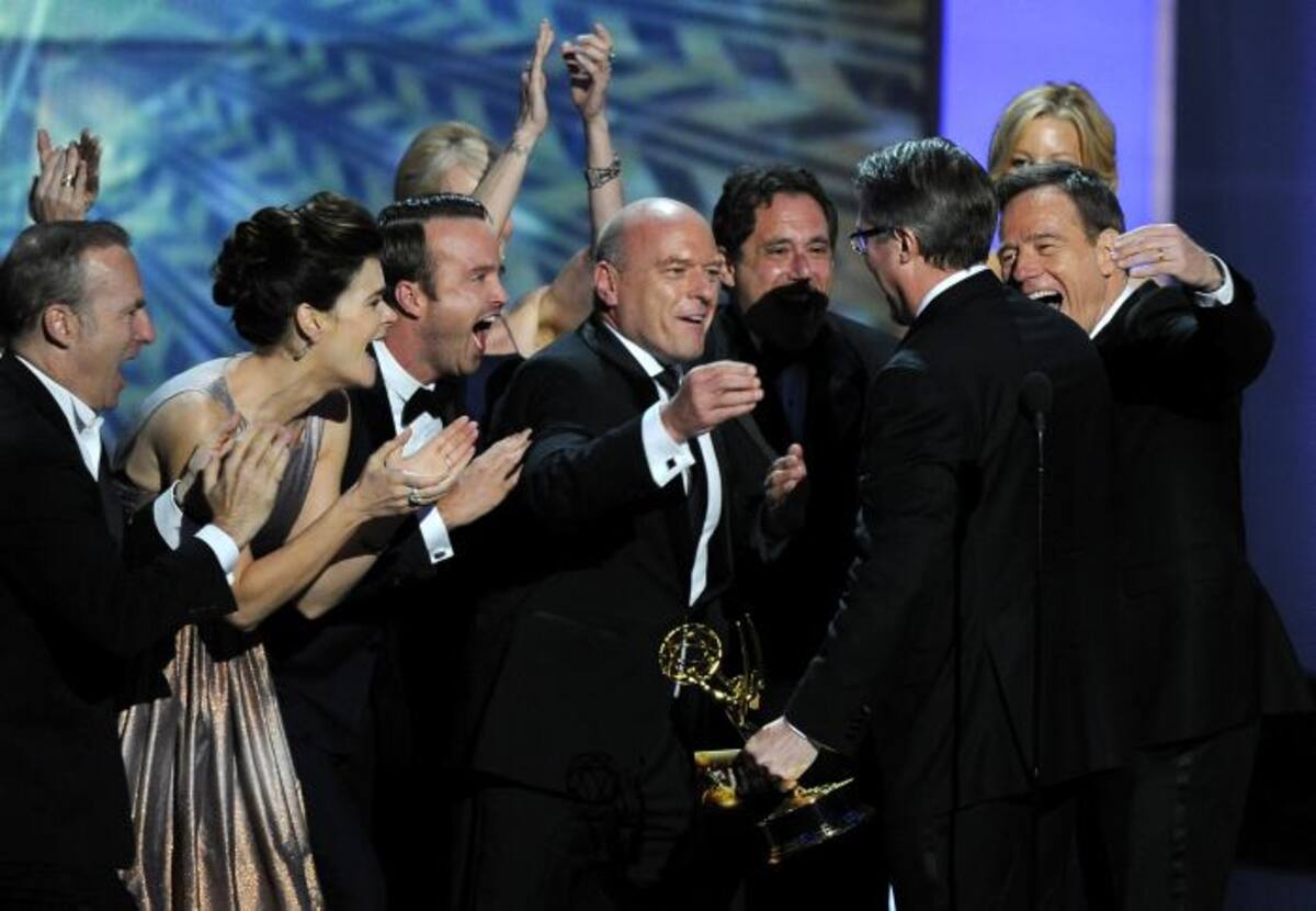 Elenco de Breaking Bad celebrando el premio. AP Chris Pizzello