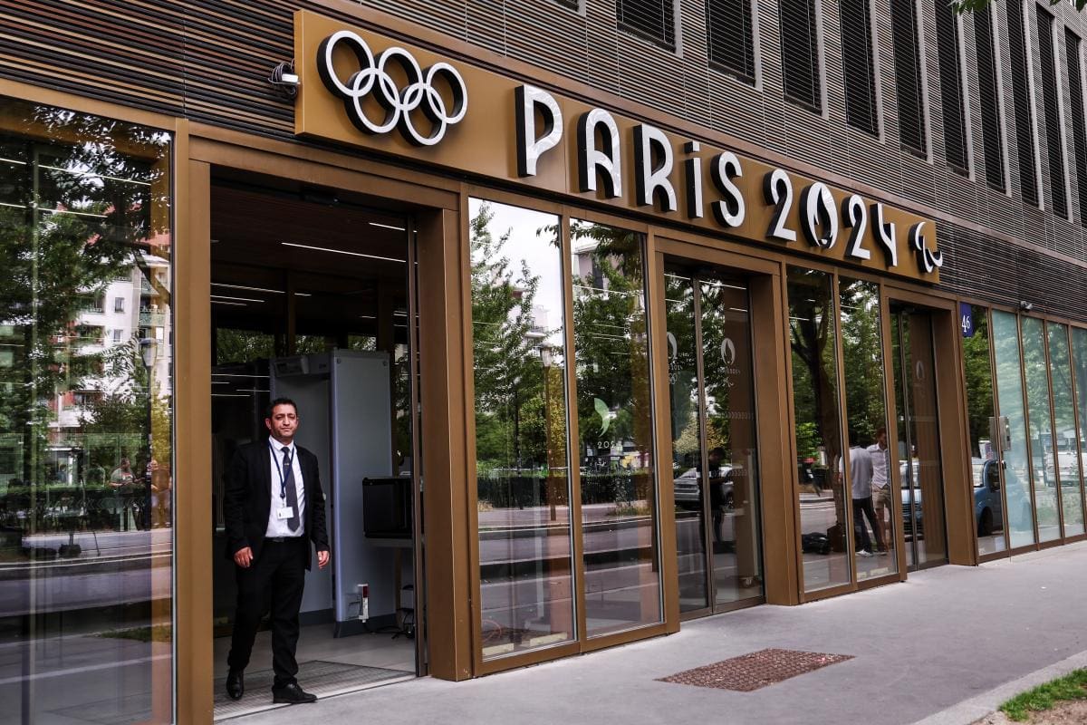 ¿Aviso de escándalo? Policía registra sede de los Juegos Olímpicos 2024