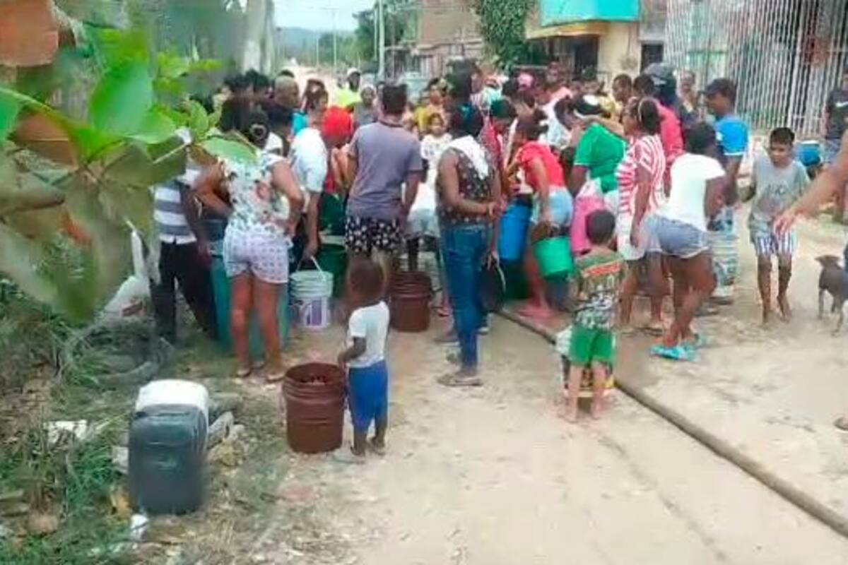 Habitantes de Nelson Mandela se “pelean” cada carrotanque que llega al barrio