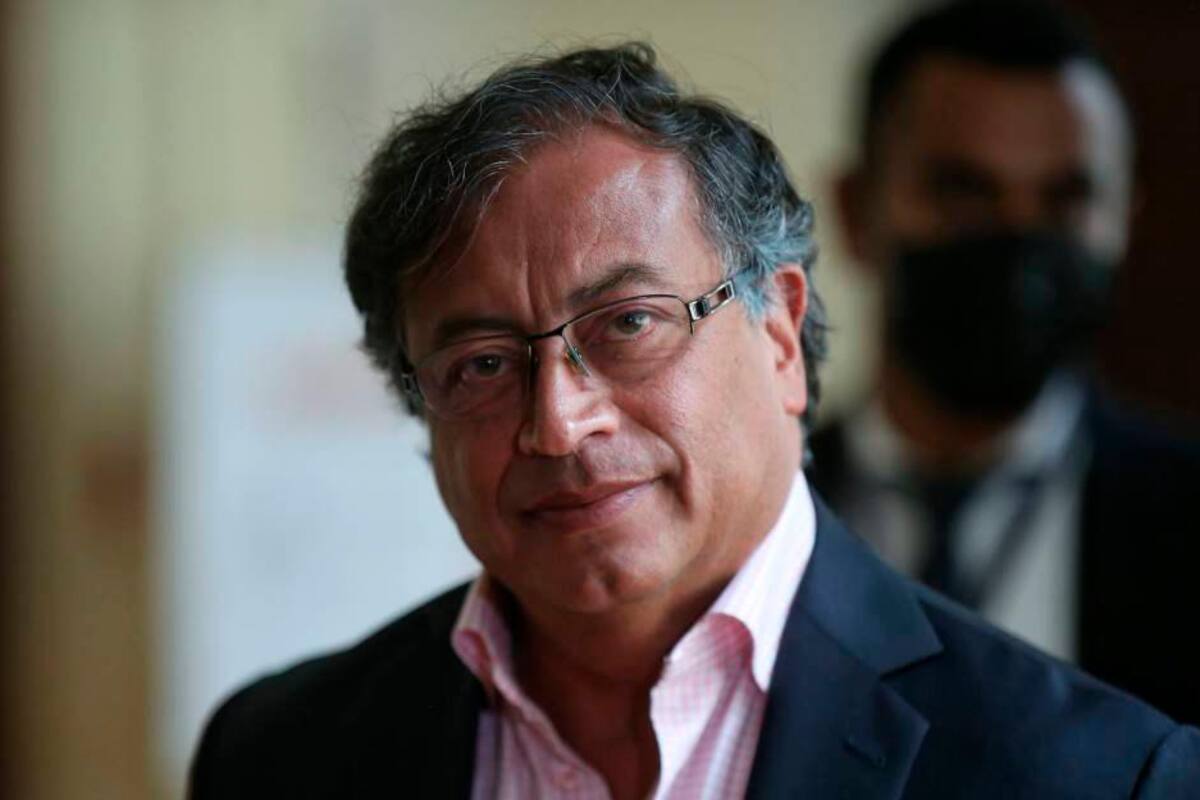 Tras cuestionamientos, Petro defiende ley de sometimiento