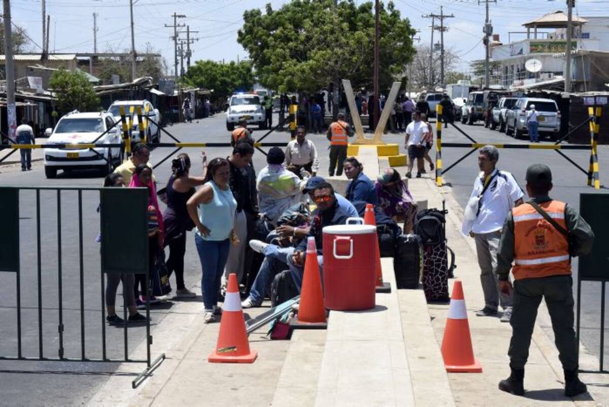 Tras el cierre de los pasos limítrofes, las autoridades venezolanas deportaron a más de 1.500 colombianos AFP