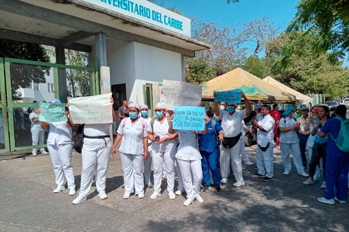 “Nuestro salario da vergüenza”: protesta de personal médico del HUC