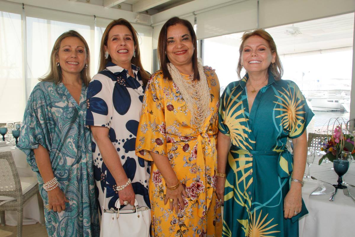 Claudia Frieri, Cecilia de Alario, Josefina Méndez y Sharife Raish.