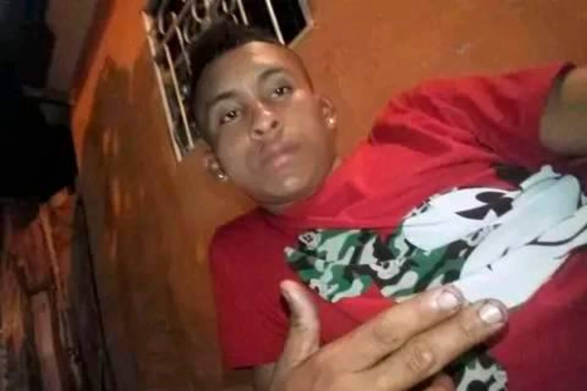 ¿Accidente provocado? Tawi iba en su moto, cayó al pavimento y murió