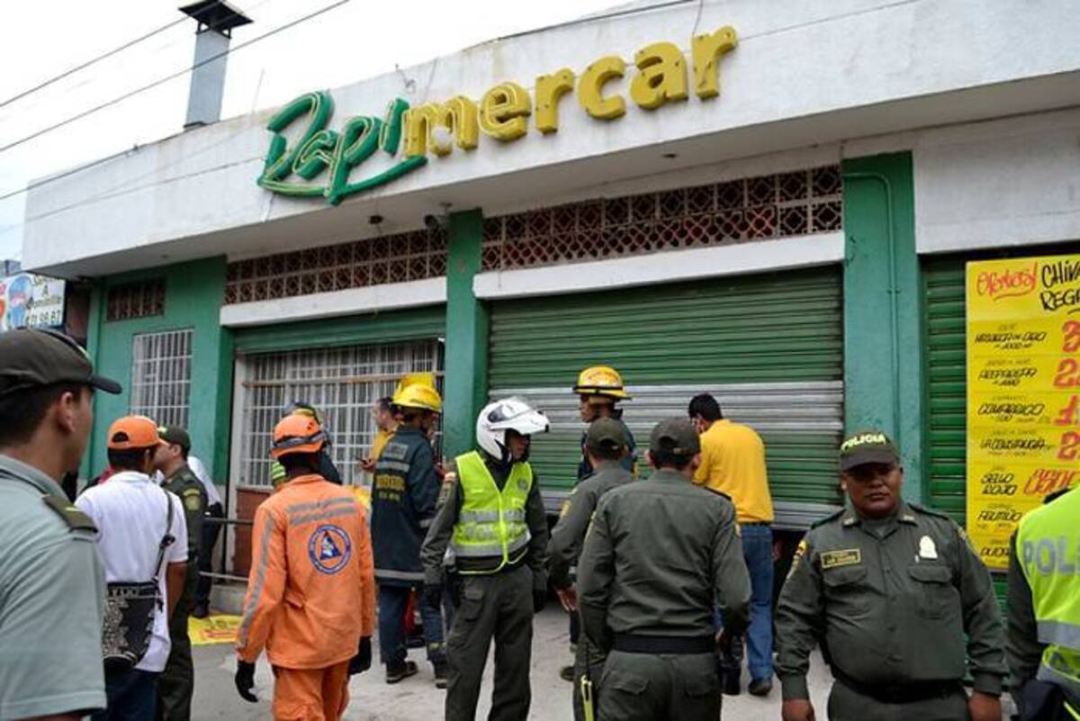 En el interior de Rapimercar explotó la granada, lanzada al parecer por un menor de 17 años. COLPRENSA