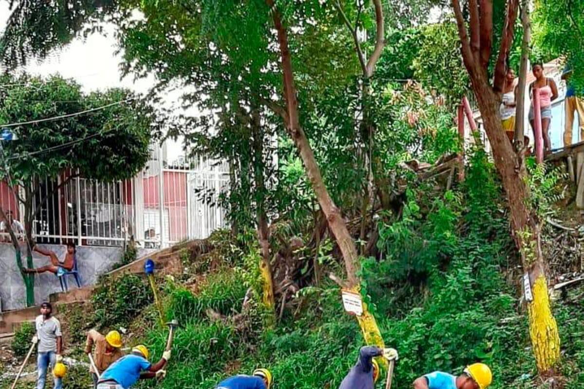 Vecinos de San Pedro Mártir, dichosos por nuevo muro