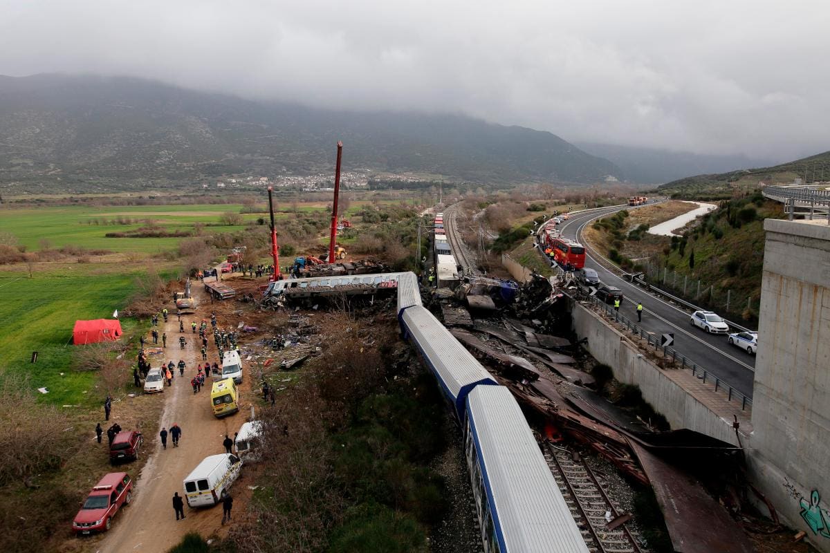 Conductores y otros miembros de las tripulaciones murieron en el accidente. Las primeras pesquisas apuntan a un error humano.
