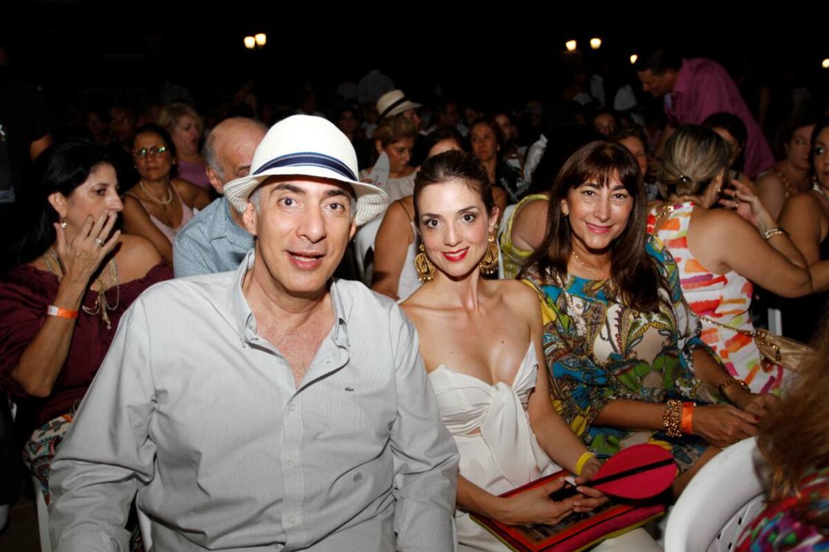 Ricardo Amín, María Estela Larios y Karen Bajaire.