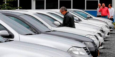 Venta de vehículos nuevos en Colombia se desploma un 33,2% en abril