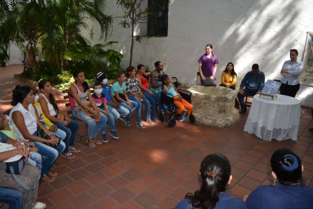 Por parte de distintas personas con amplio sentido humanitario, entre ellas varios profesionales como el reconocido médico pediatra Henry Vergara Sagbini, se han realizado actividades e intentos por dignificar a los niños con cáncer, luchando por los derechos a los que tienen ellos y sus familias. Foto Archivo