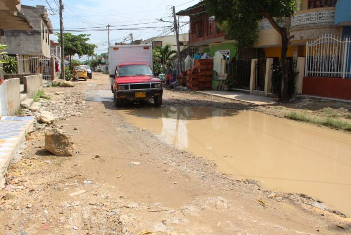 Este charco puede convertirse en un generador de infecciones para los residentes en este sector. ANTONIO CANCHILA GARCÍA - EL UNIVERSAL