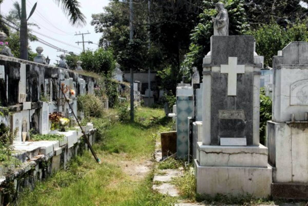 El Cementerio de Manga data probablemente de finales de los años 1700. En esos días Manga era una isla pantanosa, a poca distancia fuera de los límites de la ciudad.