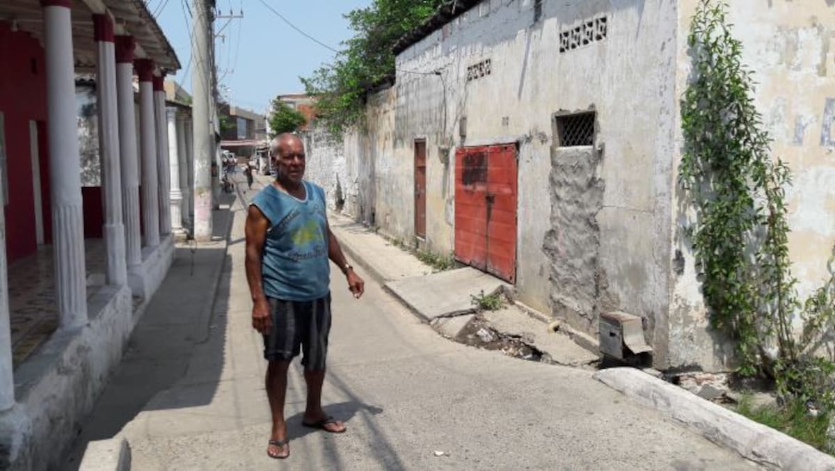 “Pedimos empleo para los jóvenes residentes de El Espinal en los centros comerciales y empresas que están llegando al barrio”, pide Elías Orozco. Luis Aparicio