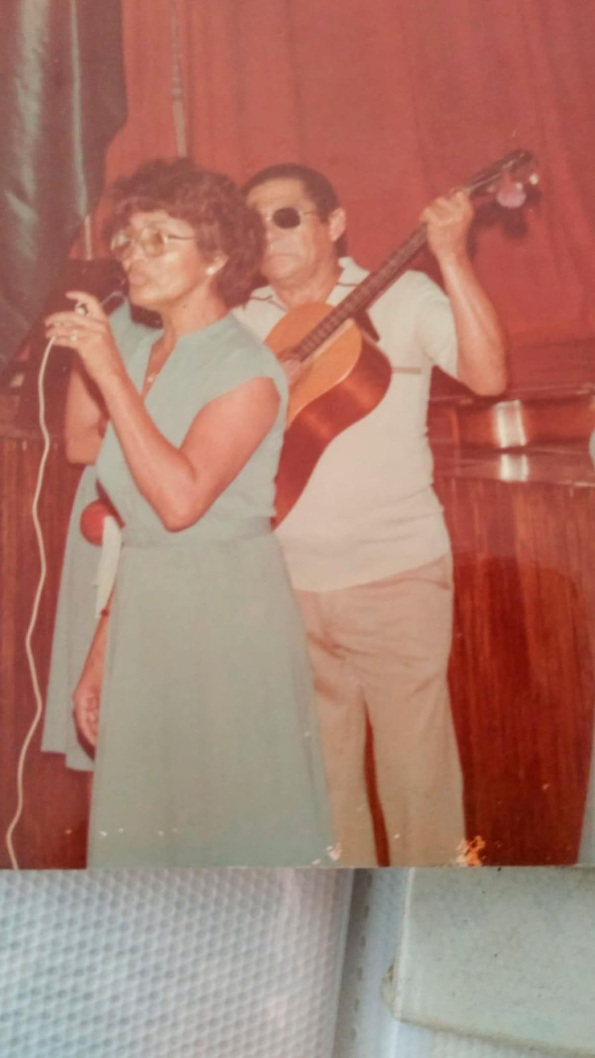 Nury Borrás. Atrás, el maestro Adolfo Echeverría.//Foto: Cortesía.