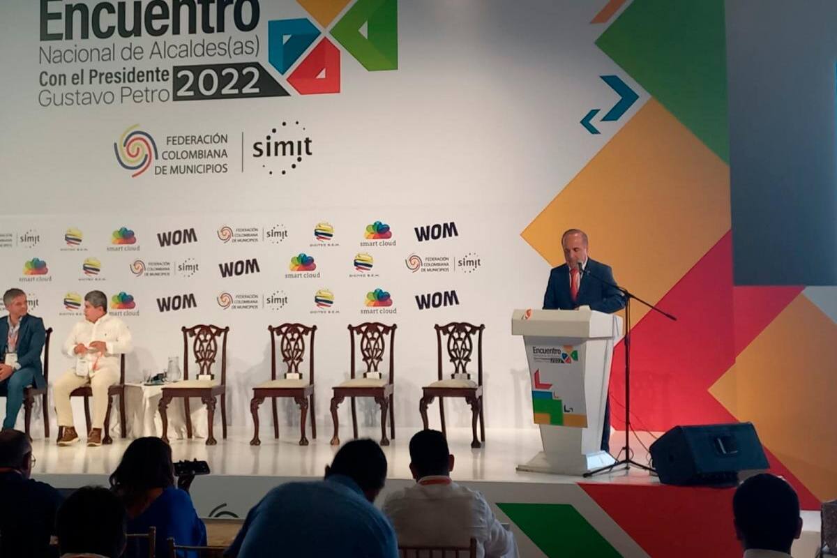 ¿Perdonar multas a motos y que no paguen peajes? Esto considera el Gobierno