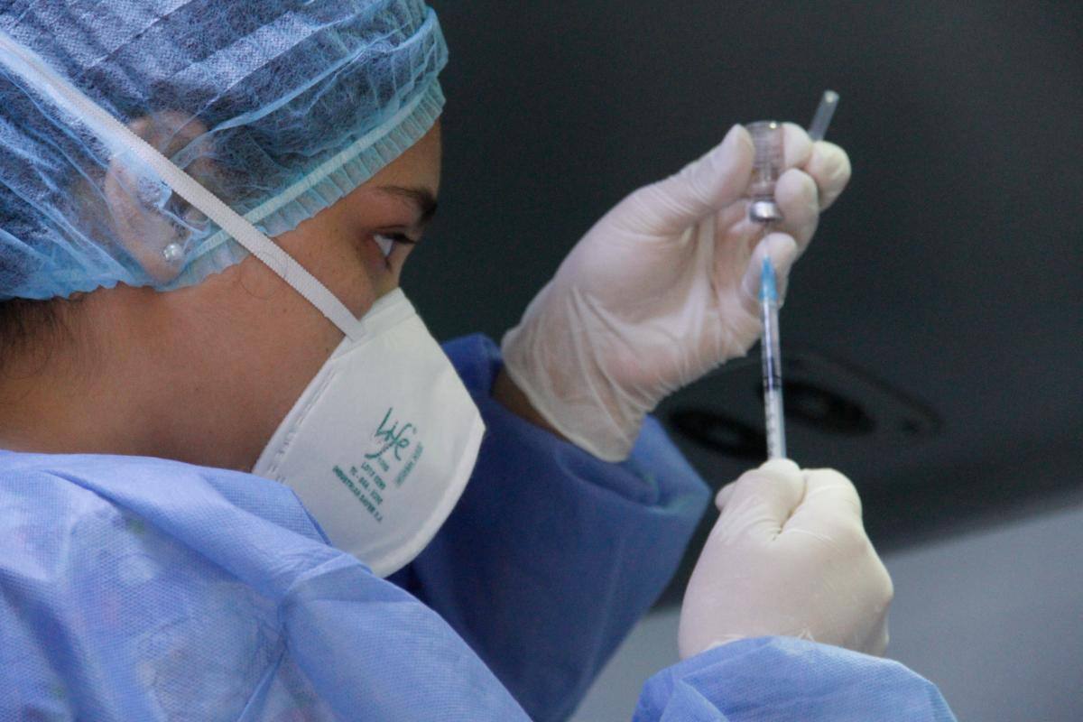 Colombia firmó intención para producir vacuna de la farmacéutica Inovo