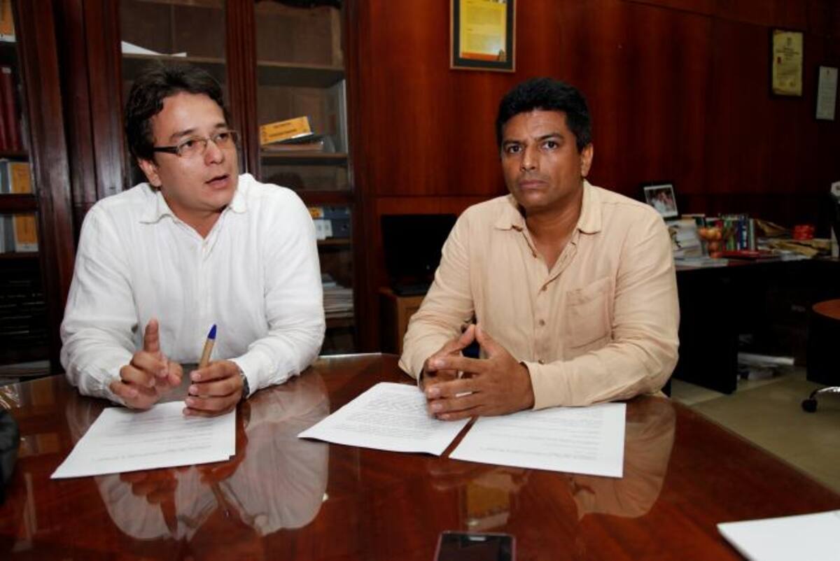 Fernando Luna, abogado coordinador del proyecto, y Yesid Carrillo, decano de la facultad de Derecho de la Universidad de Cartagena. Aroldo Mestre-El Universal