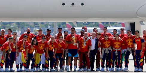 España vuelve a casa con la Copa del Mundo y Madrid se viste de fiesta