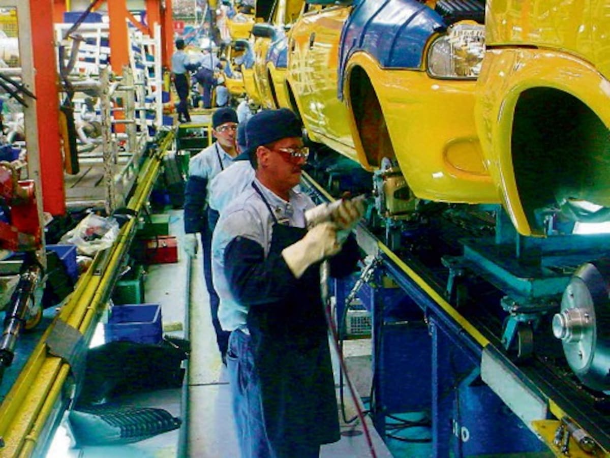 Las empresas ensambladoras, entre muchos otros sectores, pidieron al Gobierno eliminar los gravámenes arancelarios de las materias primas, maquinaria y equipos importados.