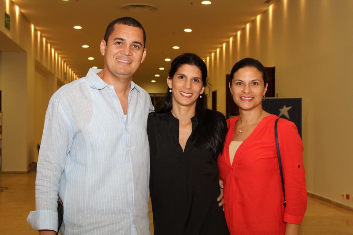 Javier Doria, Katherine Herrera y Gina Herrera.
