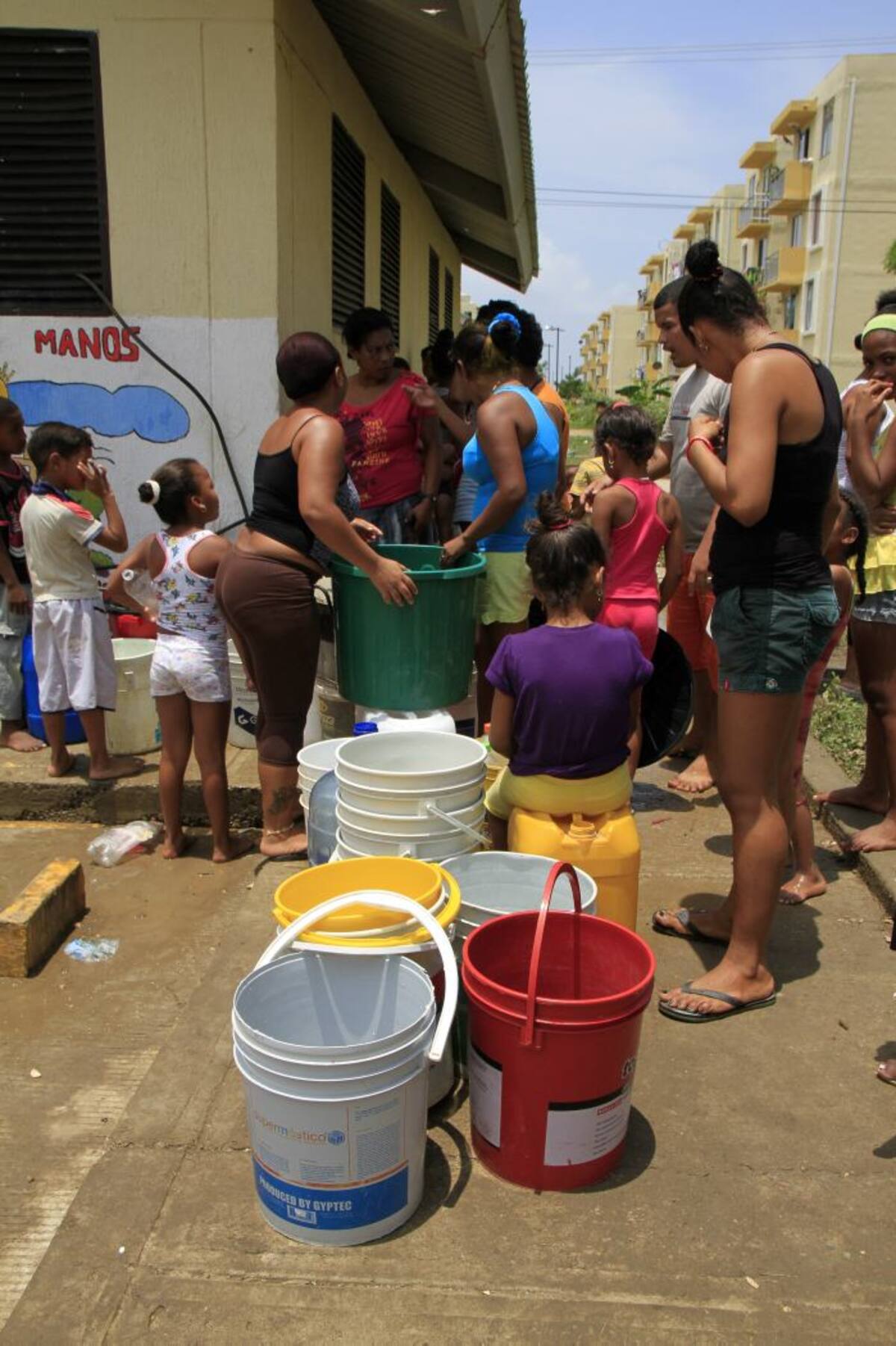 Según afirman los afectados, desde hace cuatro días están viviendo la situación. Foto: Luis Eduardo Herrán Álvarez /Q'hubo