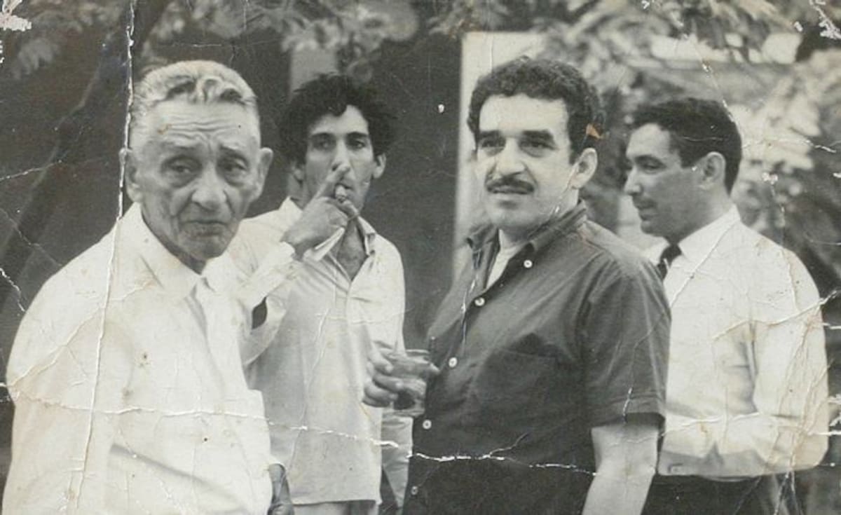 Gabo con Álvaro Cepeda Samudio y Rafael Escalona en los años sesenta, en un viaje a Aracataca y Valledupar. ARCHIVO