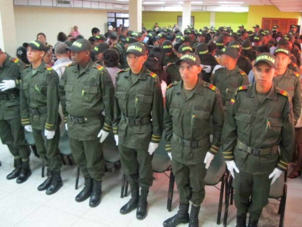 70 nuevos policías bachilleres estarán por un año prestando el servicio militar en la institución.