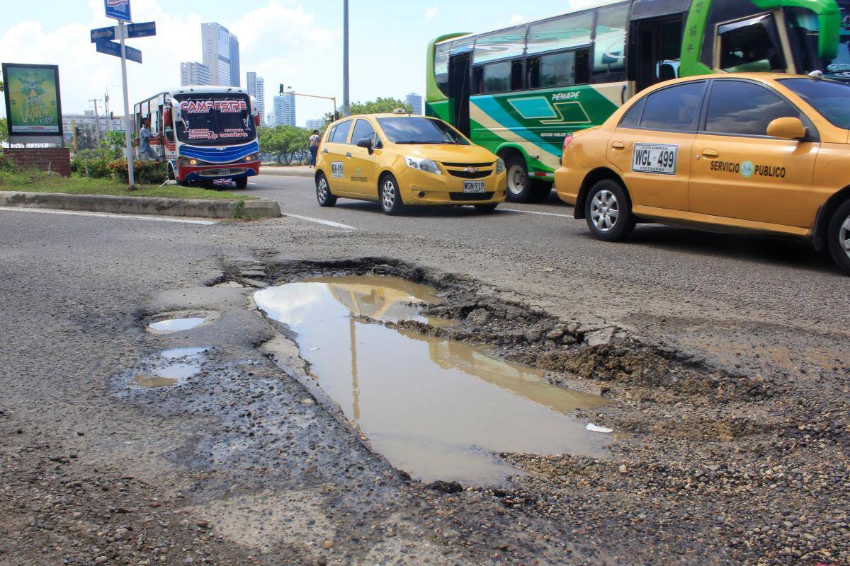 El cráter de la Avenida Santander que sigue creciendo