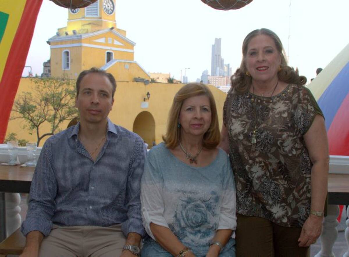 Carlos Bustamante, Rosina Restrepo y Cecilia de Bustamante. Maruja Parra-El Universal.