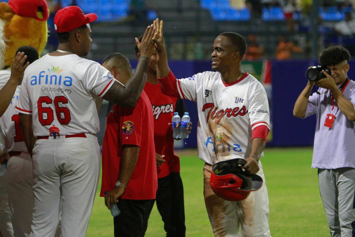 Béisbol Profesional: Se apretó la lucha por la punta
