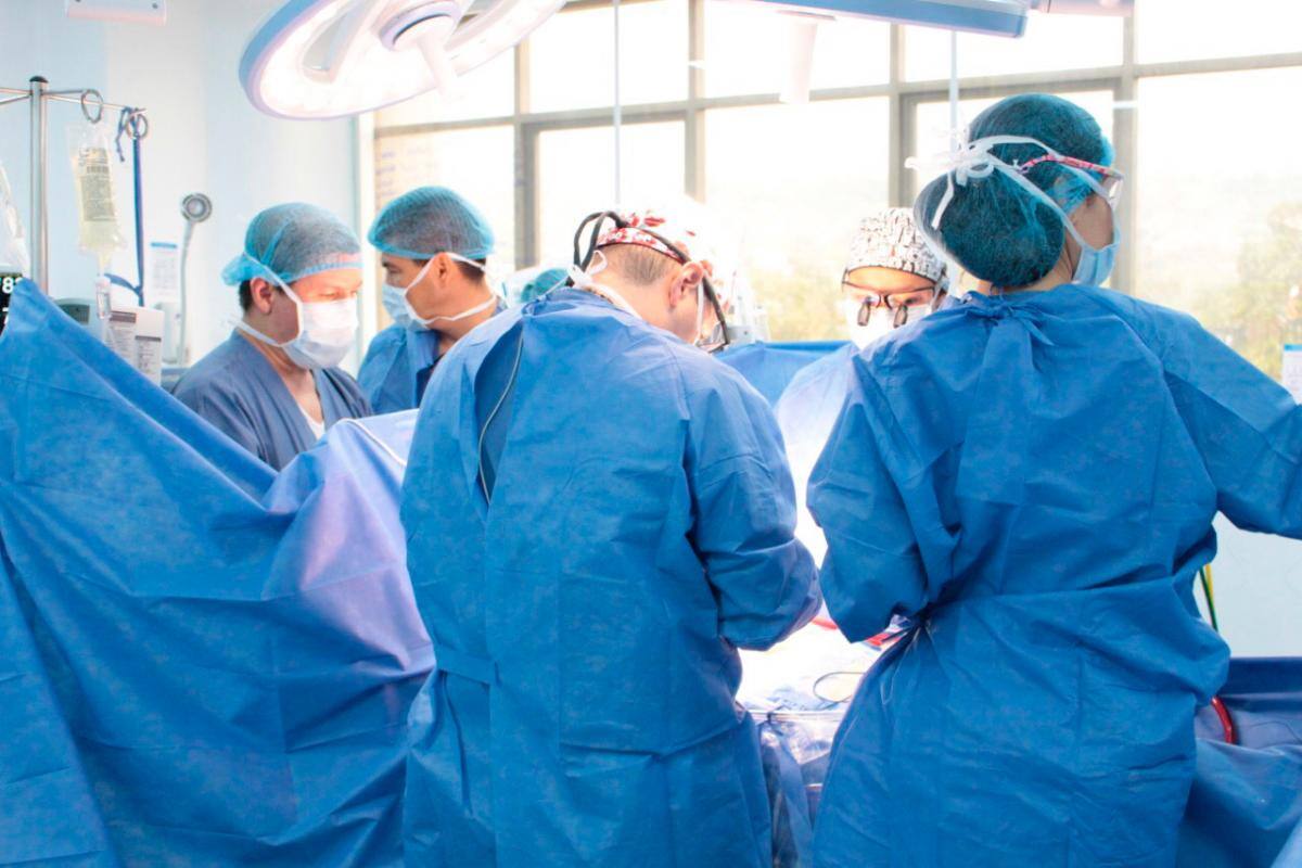 Realizan transplante de corazón a un niño en medio de coronavirus