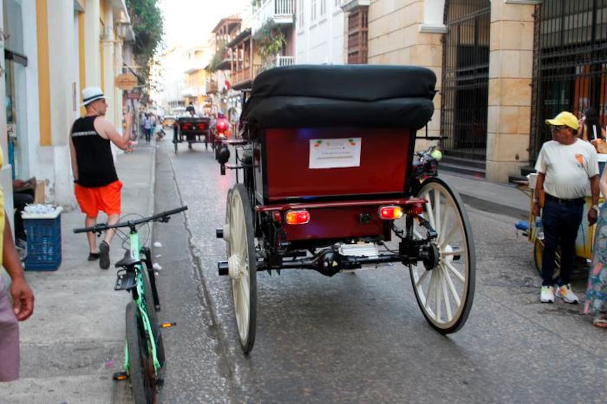 Así adquirió el Distrito el primer coche eléctrico que ya rueda por Cartagena