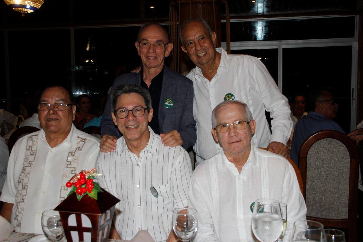 De pie: Miguel Torres e Ismael Valverde; sentados: Armando López, Richard Ordosgoitia y Libardo Simancas.