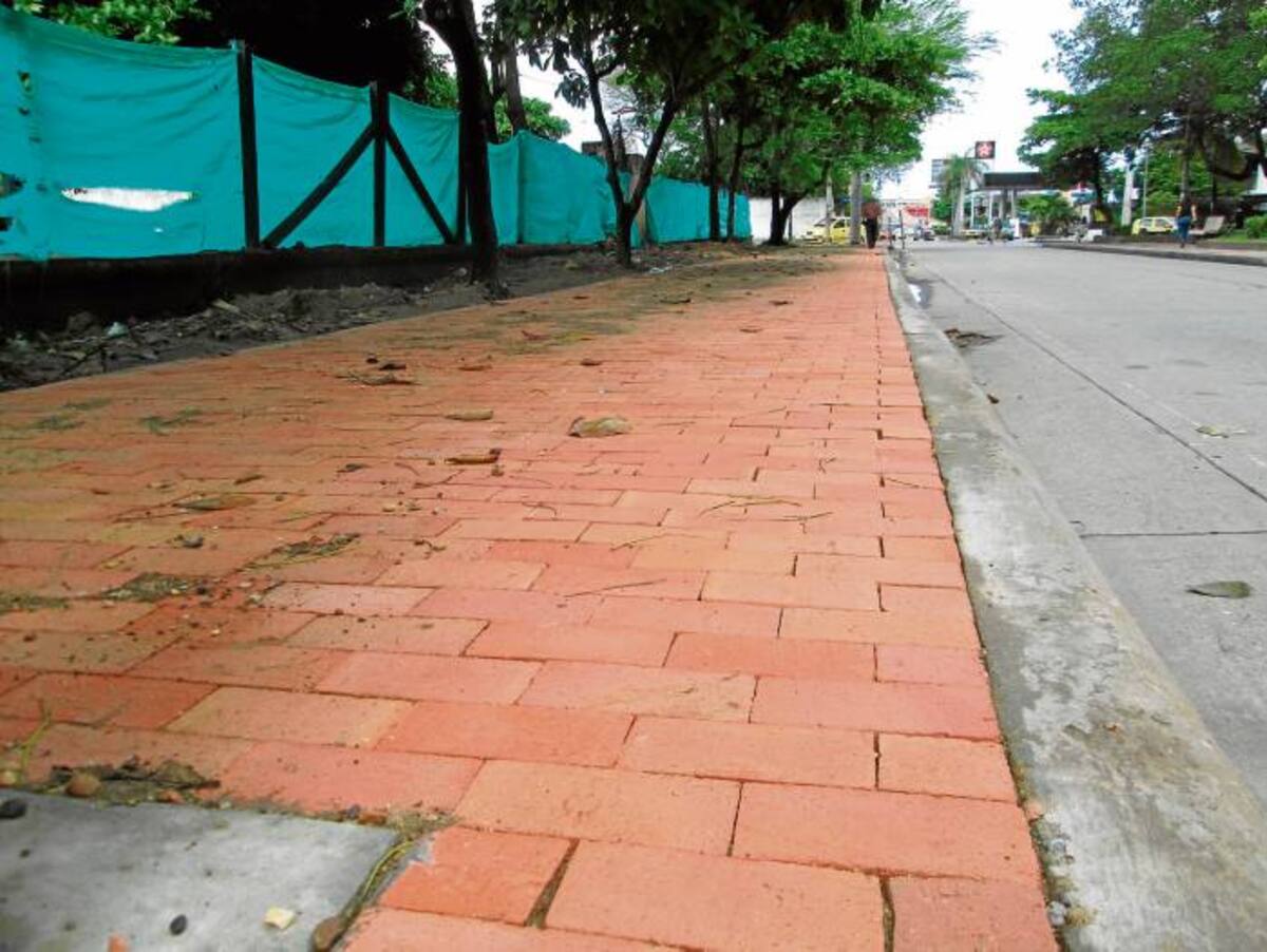 Los andenes del proyecto recreativo Parque HL Román son adoquinados. PEDRO TORRES-GENTE BAHÍA