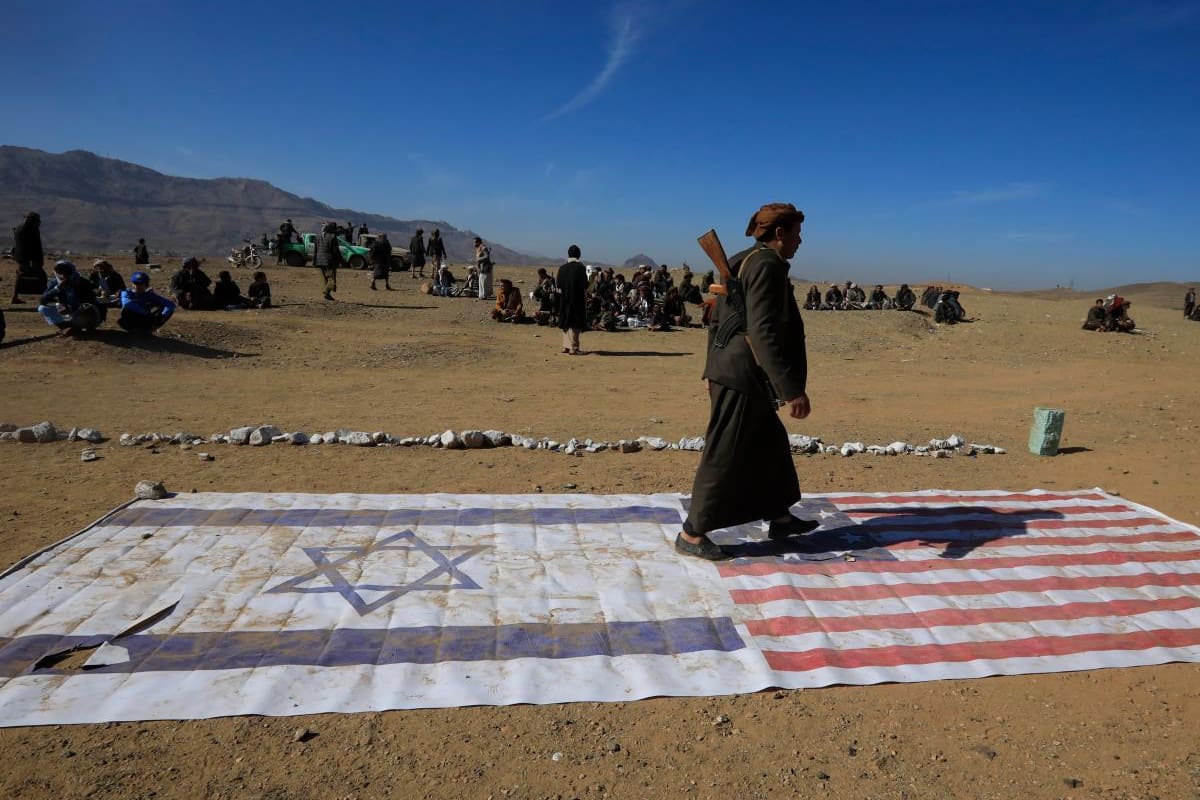 EEUU y el Reino Unido bombardean por tercera vez a los hutíes de Yemen