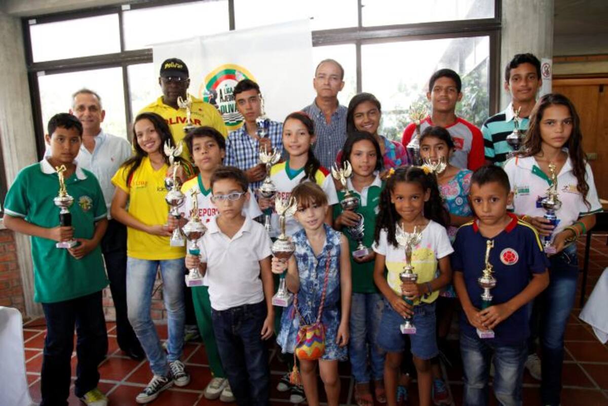El grupo de campeones en Zonal de Ajedrez Costa Caribe, que se realizó en el Complejo de Raquetas. AROLDO MESTRE EL UNIVERSAL