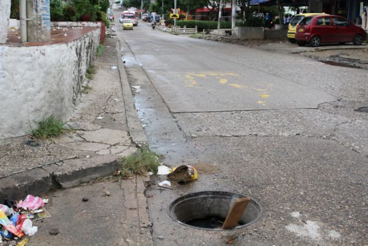 Alcantarilla destapada en el Almirante Colón. Foto ilustración. Oscar Díaz/ El Universal/