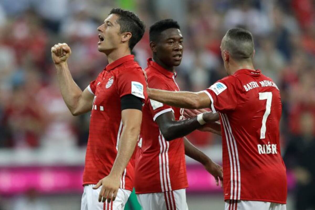 Lewandowski celebra uno de sus goles en el partido. AP Matthias Schrader