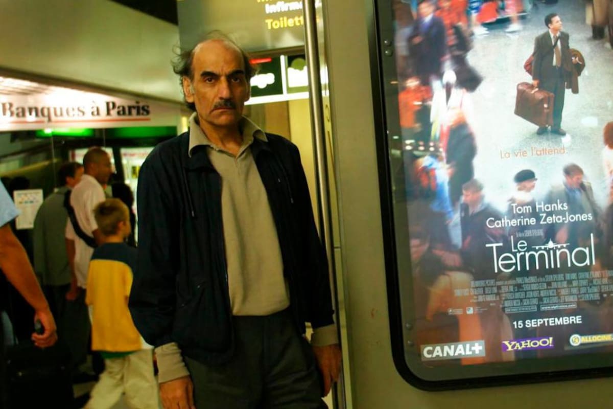 La historia del hombre que vivió 18 años en un aeropuerto llegó a su final