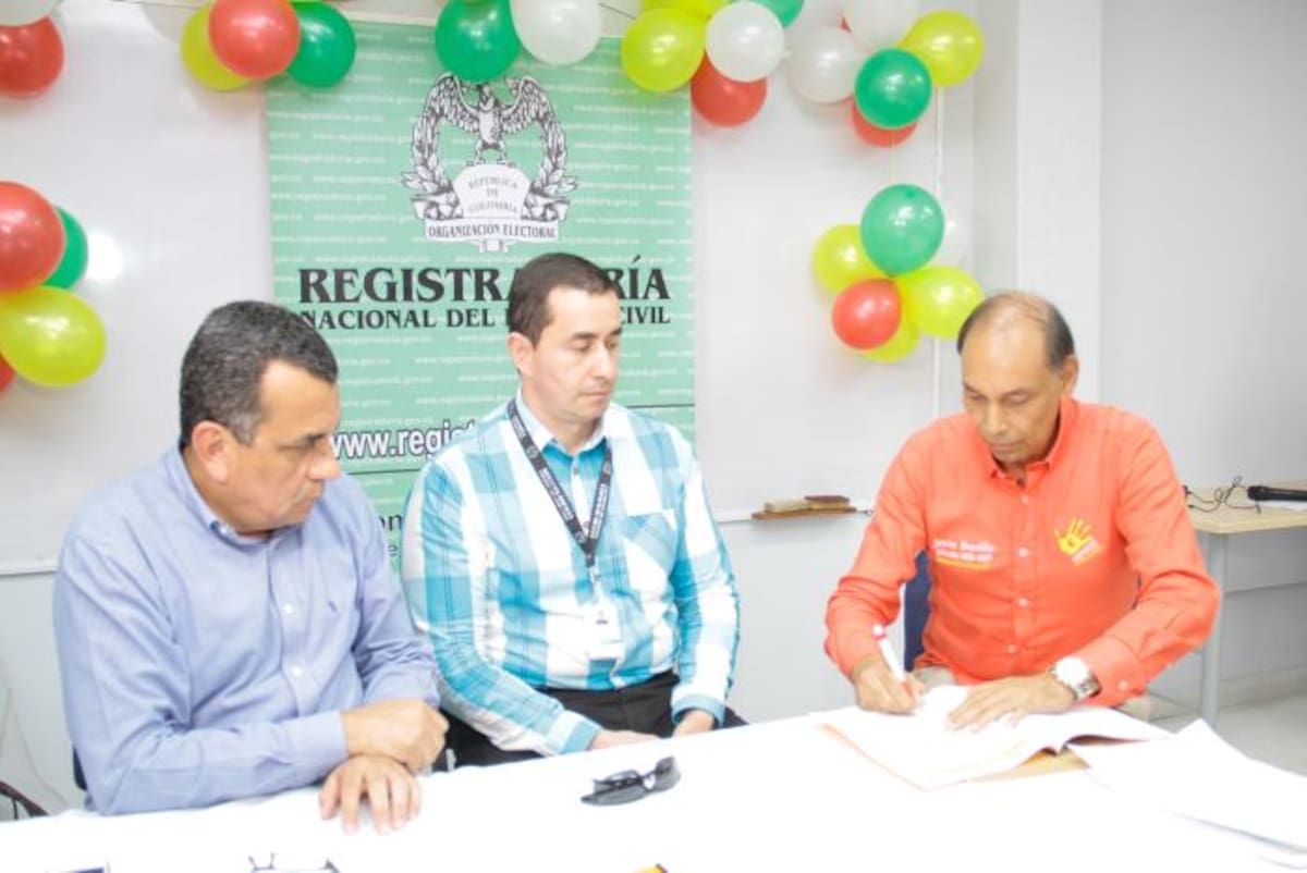Javier Bustillo, se inscribió ante los registradores especiales de Cartagena, Diego Gutiérrez y José Daza. Luis Herrán