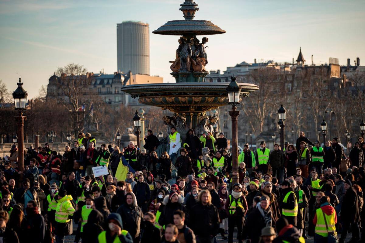 Chalecos amarillos se lanzan a la calle en el décimotercer sábado de protesta