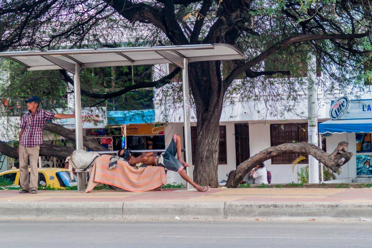 En Colombia, más de 6,9 millones de personas viven al día con $6.600 pesos