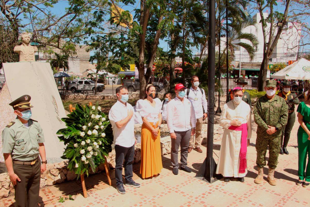En 54 años de Sucre, Gobernador destaca sendero trazado por los pioneros