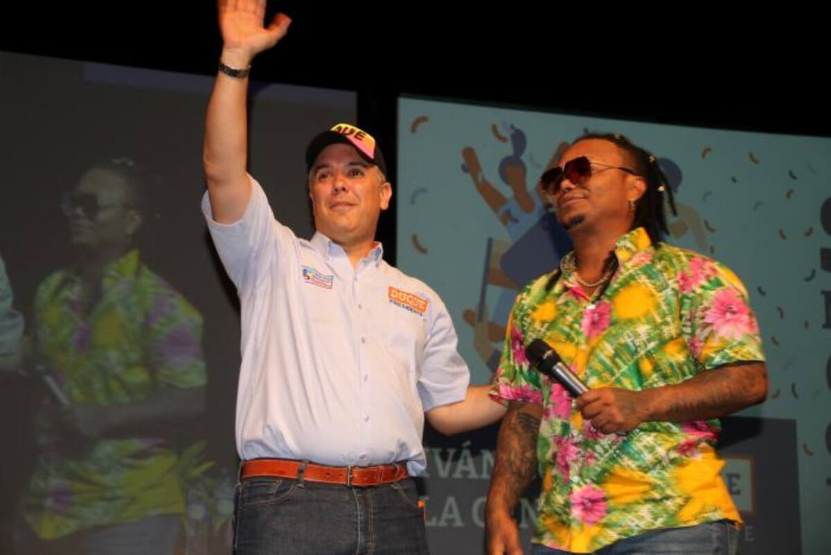 Iván Duque y el Presidente de la champeta, Mister Black. ZENIA VALDELAMAR.