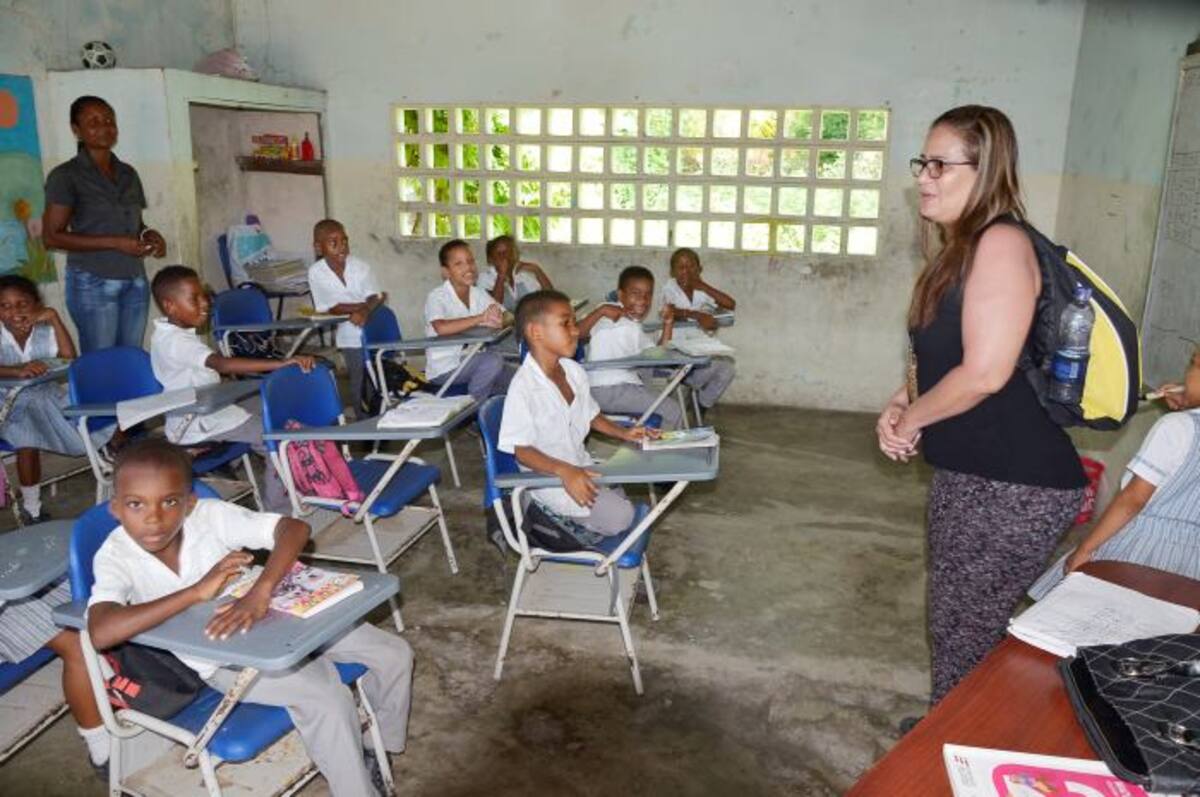 En abril, cuando nuevos colegios comiencen a implementar el programa, serán más de 500.000 estudiantes de 833 colegios oficiales del país bajo esta medida. Cortesía.