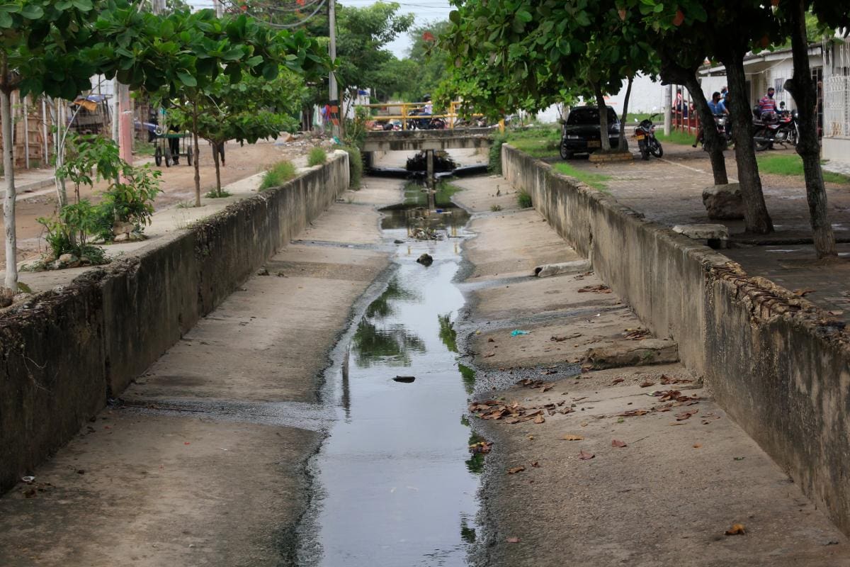 Hombre muere tras caer al canal Tabú, en Olaya Herrera
