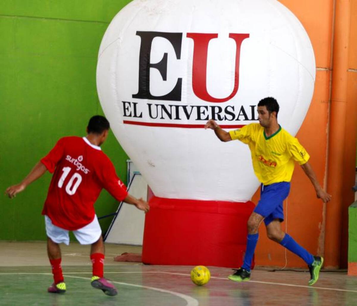 El Torneo de Golito "Copa Ider 20 Años" arrancó ayer en el coliseo Northon Madrid. Los equipos La María - Egipto y Los Calamares - Brasil, empataron el partido 2 a 2.