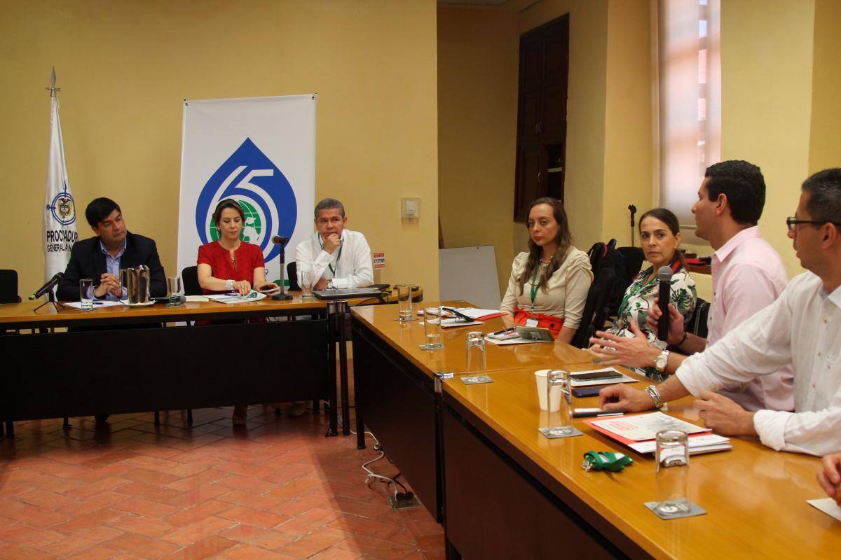 Respaldo en derechos laborales para colombianos migrantes