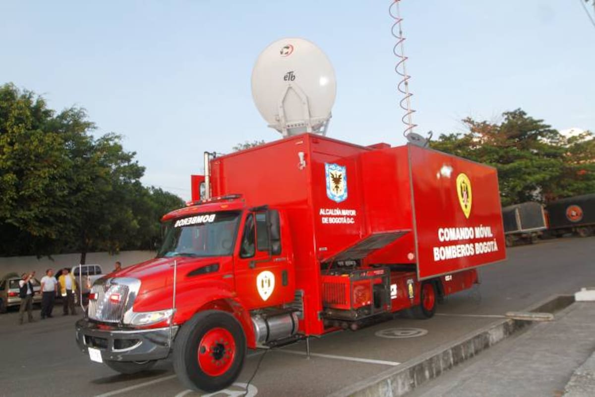 Comando Móvil de Bomberos, con tecnología satelital, para monitorear lo que esté sucediendo en la ciudad y enlazar la información con los diferentes organismos de socorro. JULIO CASTAÑO EL UNIVERSAL